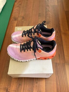 OC Cloud-flow Running Shoe Pink Gradient Cloudflow Woman’s Sneakers Size 7